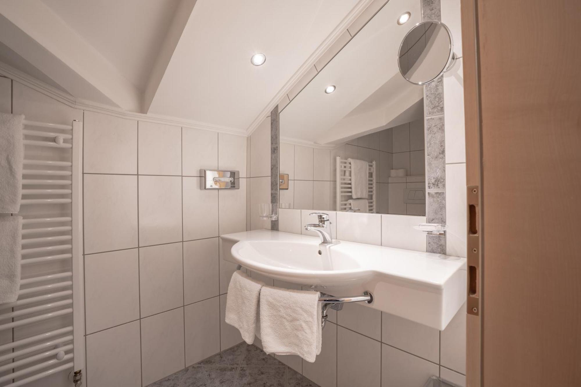 Petit Madlein Bed & Breakfast Ischgl Exterior photo