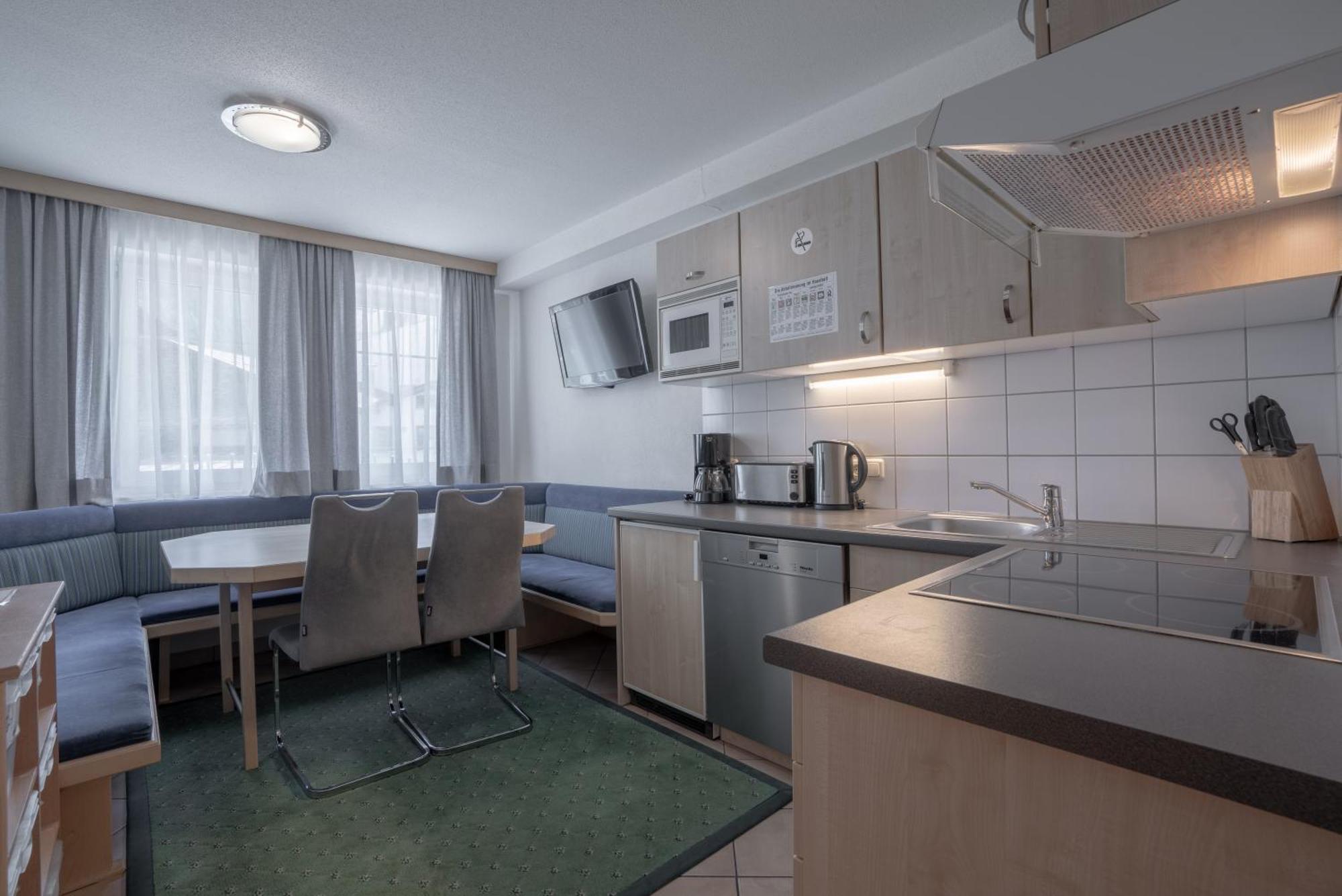 Petit Madlein Bed & Breakfast Ischgl Exterior photo