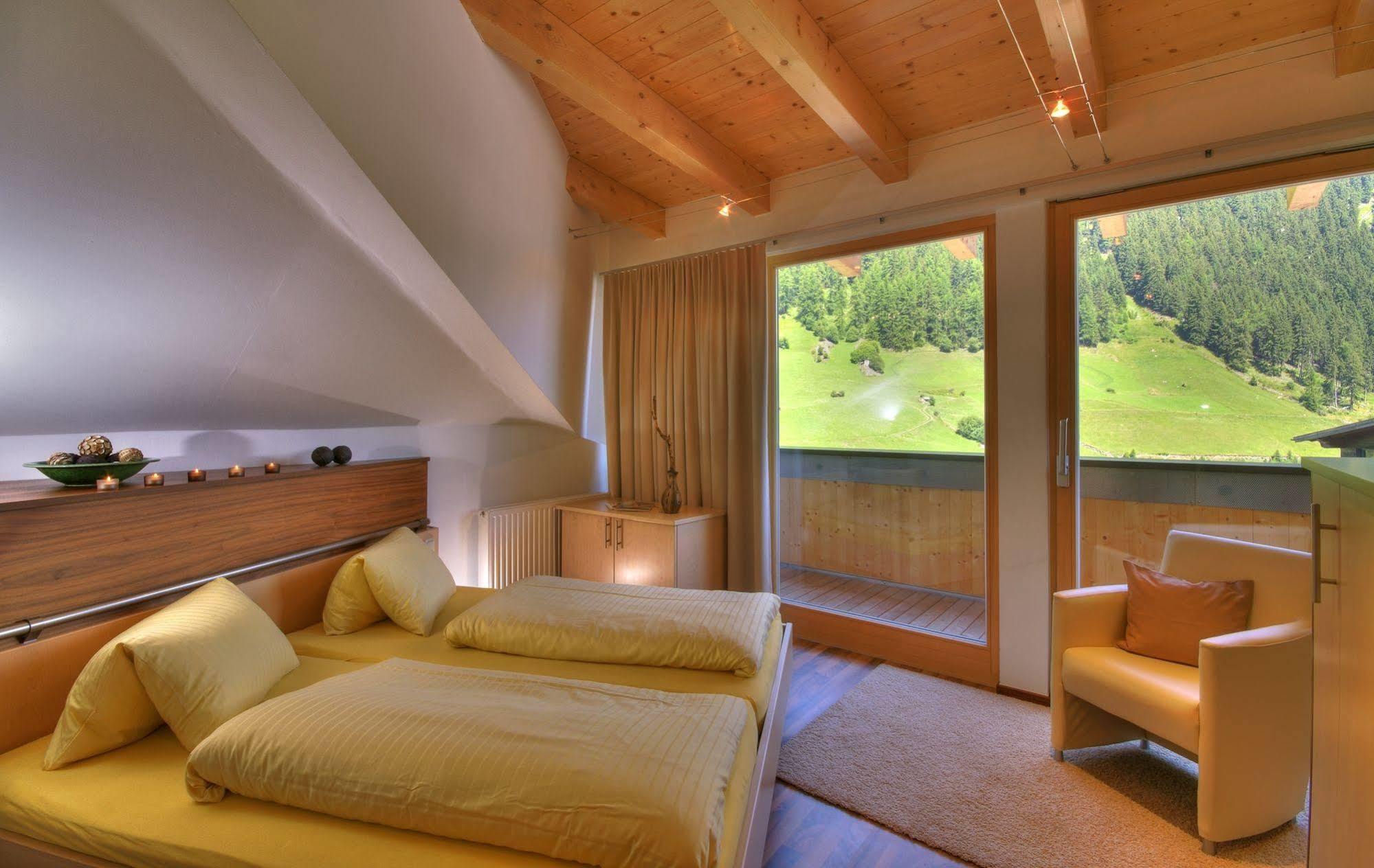 Petit Madlein Bed & Breakfast Ischgl Room photo
